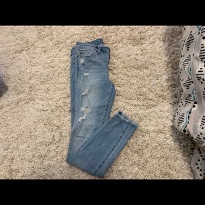 Light washed distressed jeans